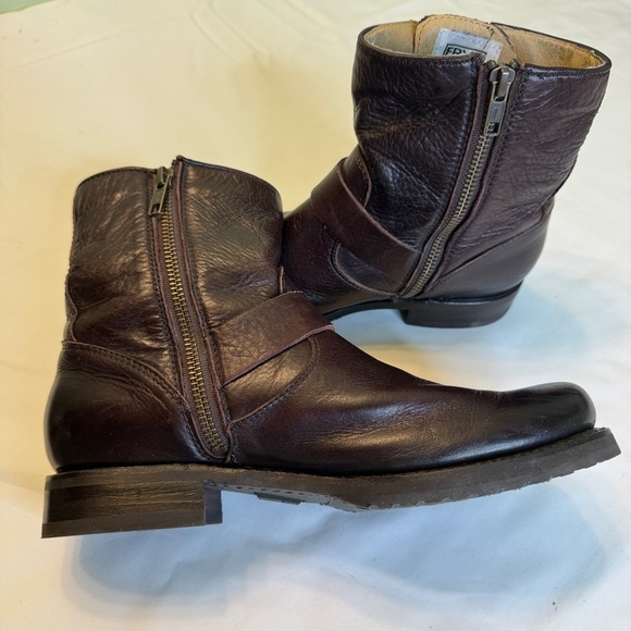 Frye Veronica 6" Brown Booties - Picture 4 of 6